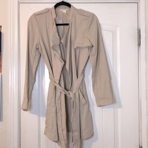 H&M Women’s Lightweight Cream Trenchcoat